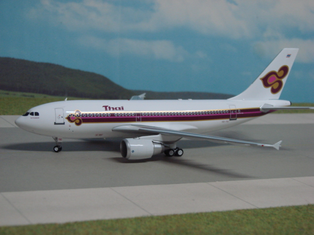 Airbus A310-200 Thai Airways International