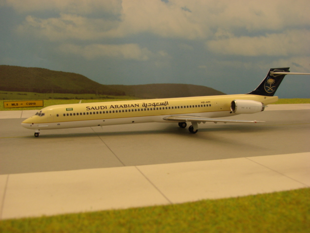 McDonnell Douglas MD-90-30 Saudi Arabian Airlines