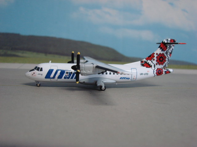 ATR-42-300 UT air-Ukraine