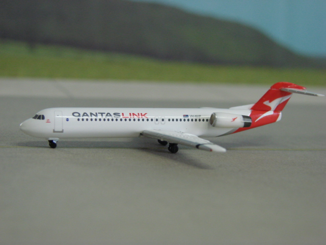 Fokker 100 Qantas Airways
