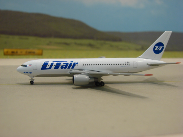 Boeing 767-200 UTAir