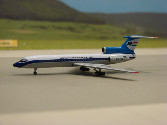 Tupolev TU-154B-2 Malev